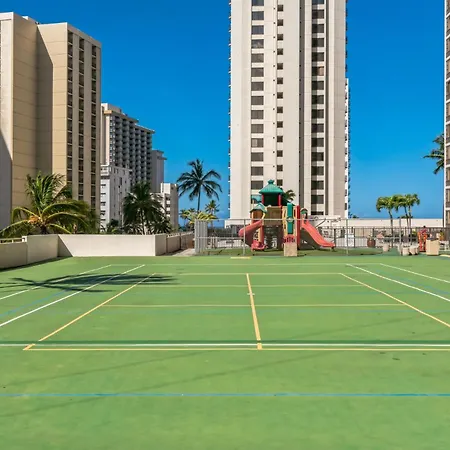 23Rd Floor Waikiki Banyan Condo - Only One Block From Beach! Condo